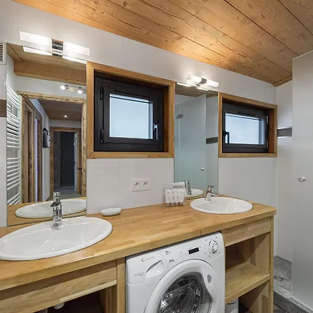 Renove Au Coeur De Avec Parking, Wi-fi Et Balcon - Fr-1-569-97 Apartment *